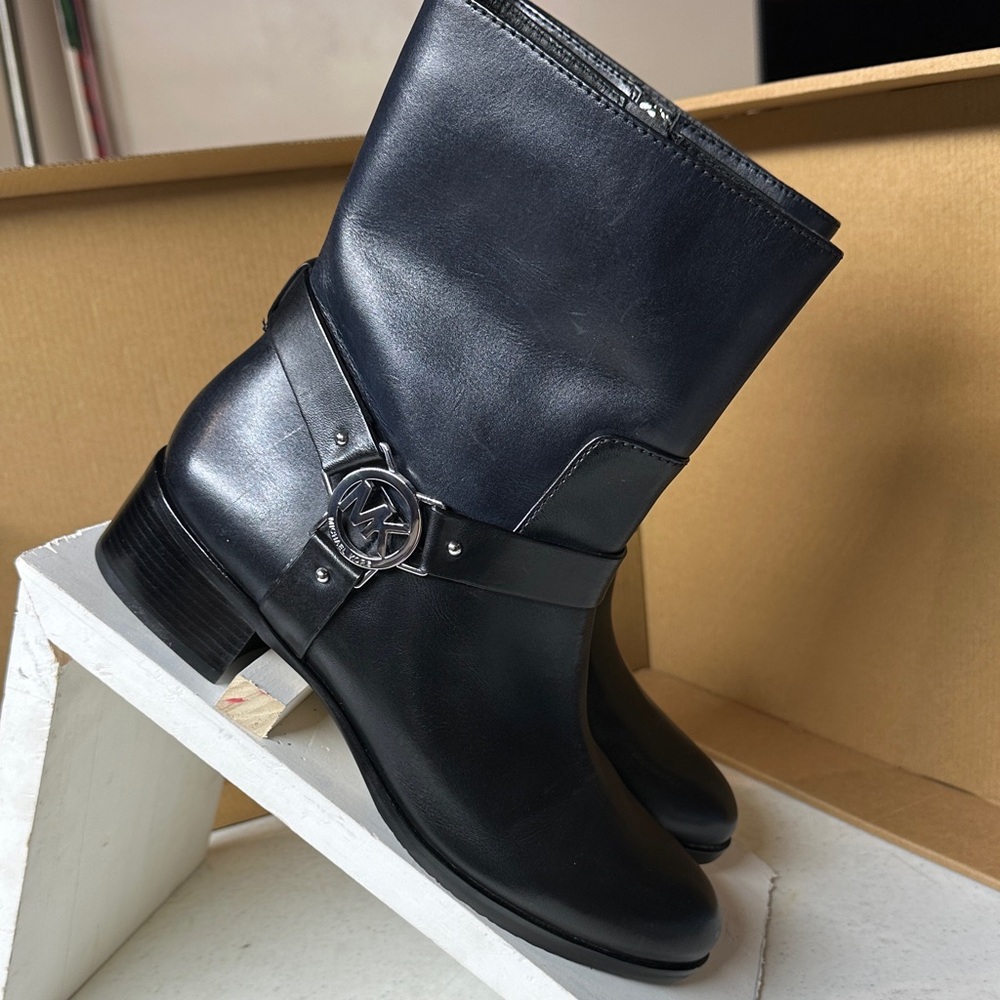 Michael Kors Turner Black Leather Ankle Boots New Size 8 - Picture 10 of 17